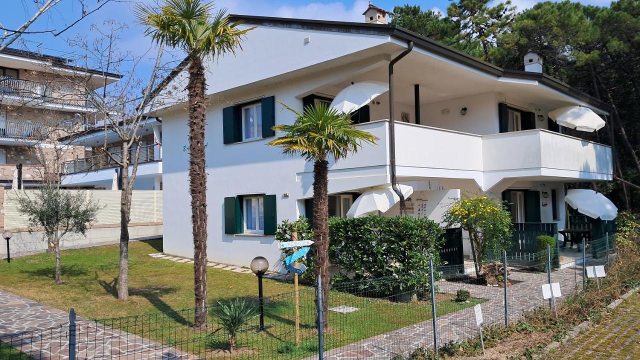 Villa Barbara Fra I Pini Lignano Sabbiadoro Exterior foto