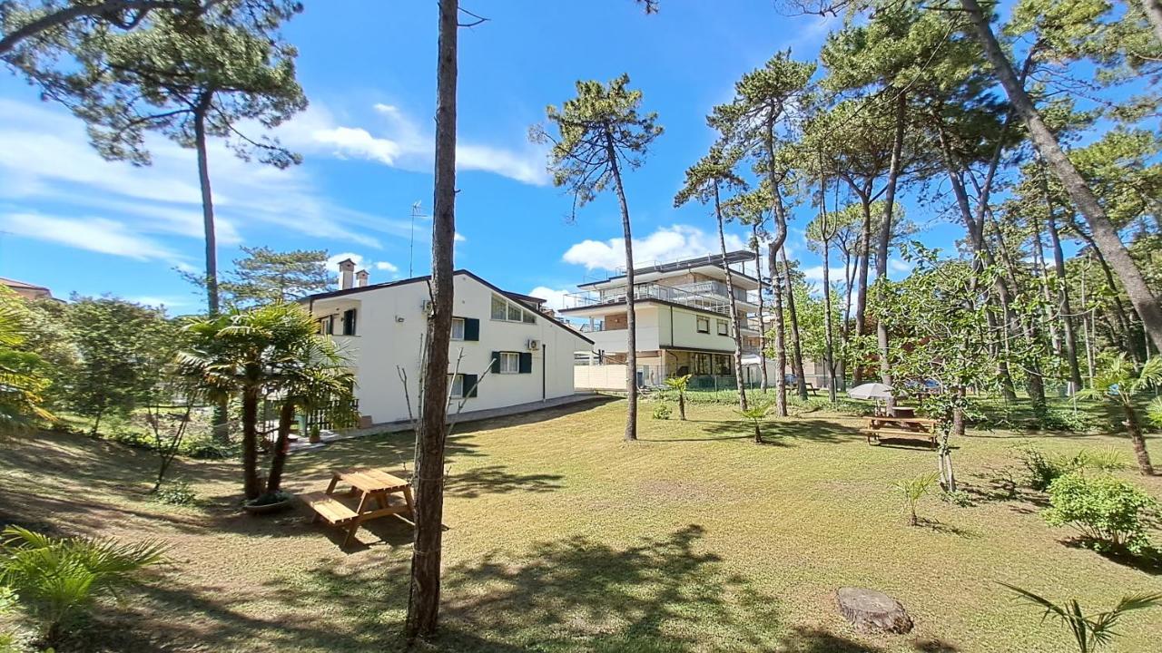 Villa Barbara Fra I Pini Lignano Sabbiadoro Exterior foto